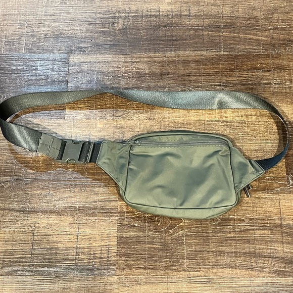 Lululemon athletica Everywhere Belt Bag 2L - Picture 2 of 4
